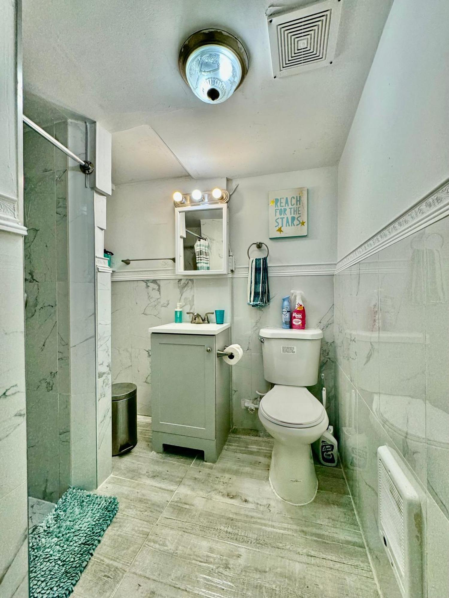 Private Tiny Room On The 1St Floor With Shared Bathroom Near Airport And Downtown Seattte Сиатъл Екстериор снимка
