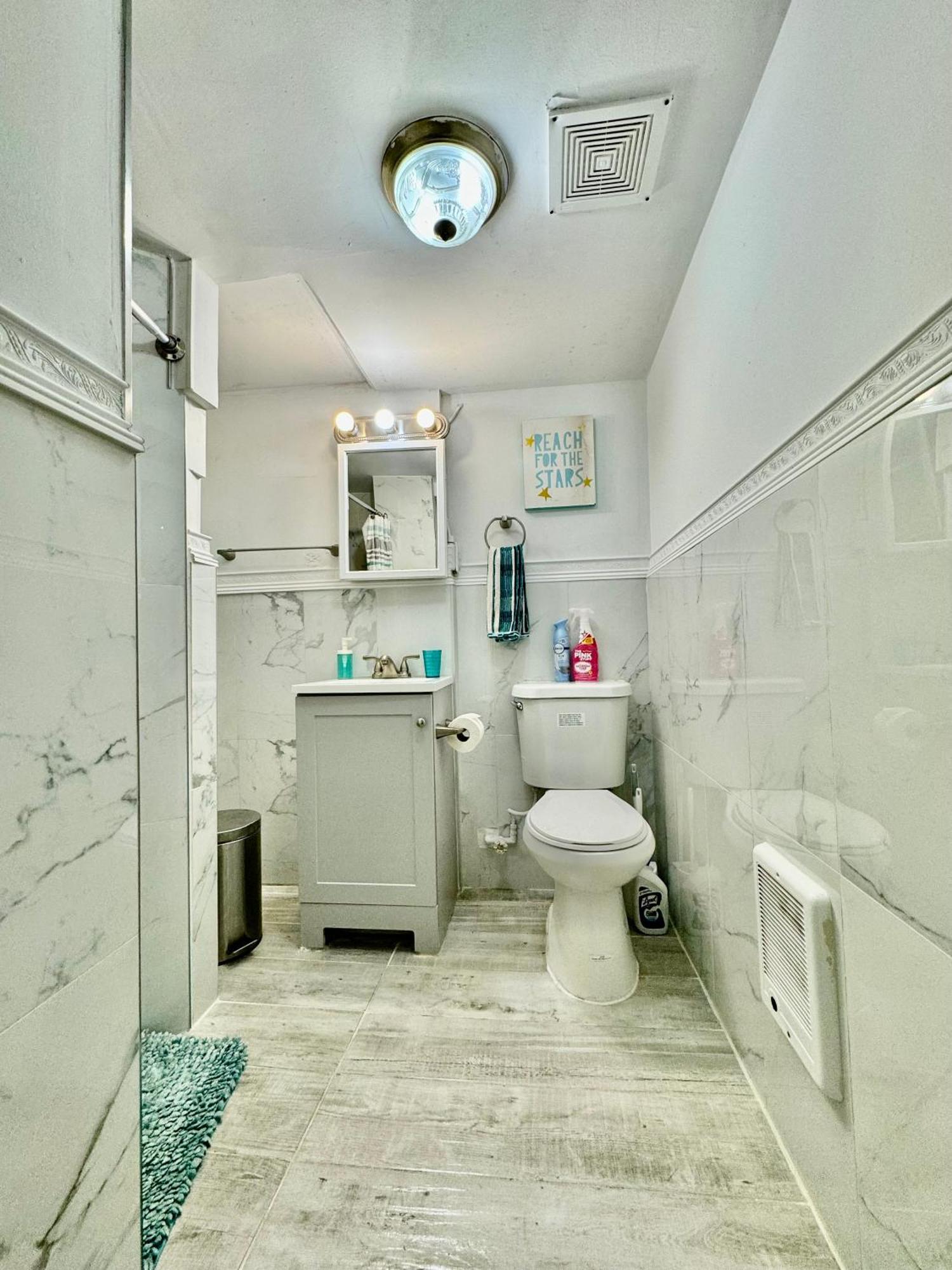 Private Tiny Room On The 1St Floor With Shared Bathroom Near Airport And Downtown Seattte Сиатъл Екстериор снимка