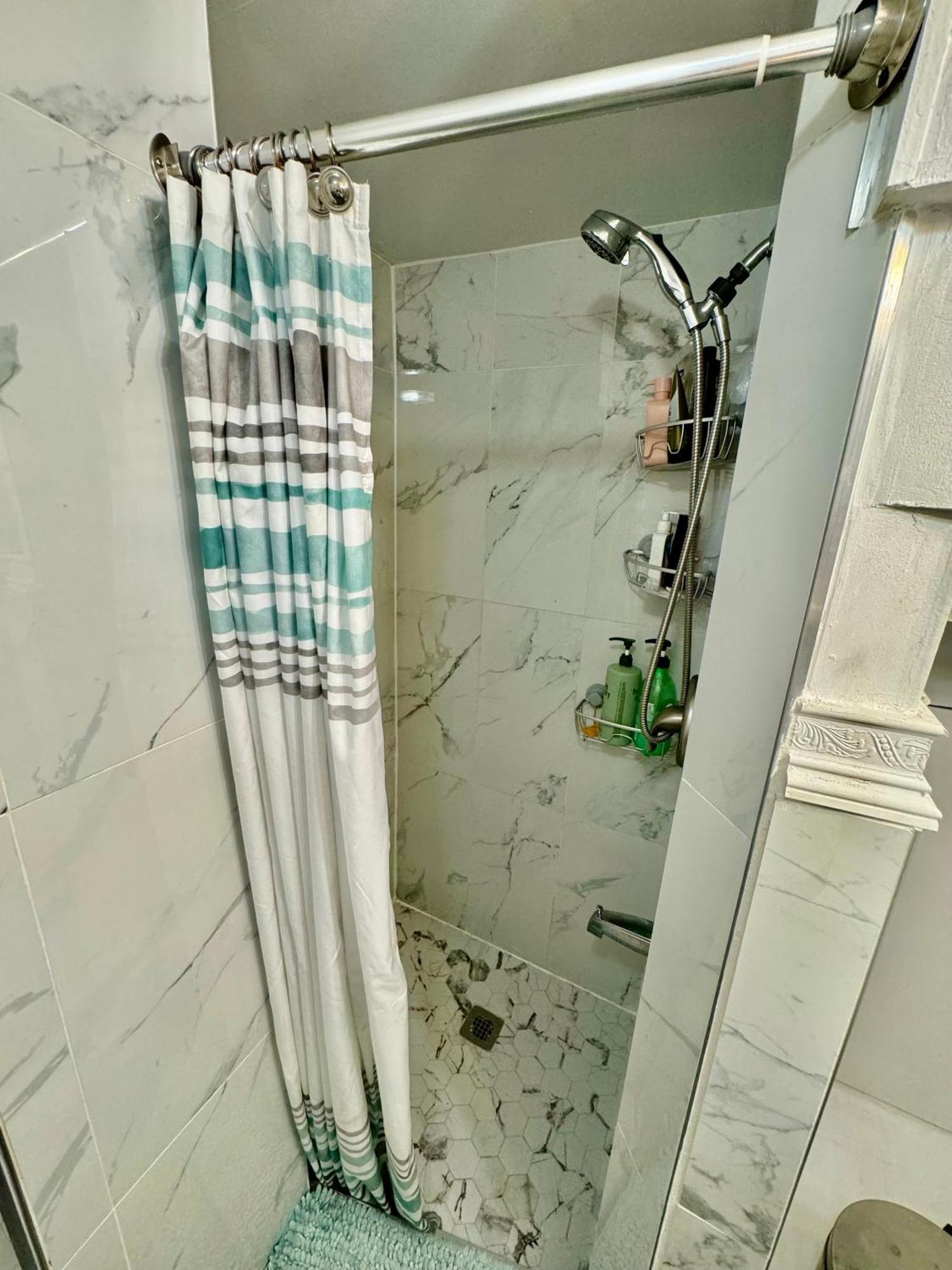 Private Tiny Room On The 1St Floor With Shared Bathroom Near Airport And Downtown Seattte Сиатъл Екстериор снимка