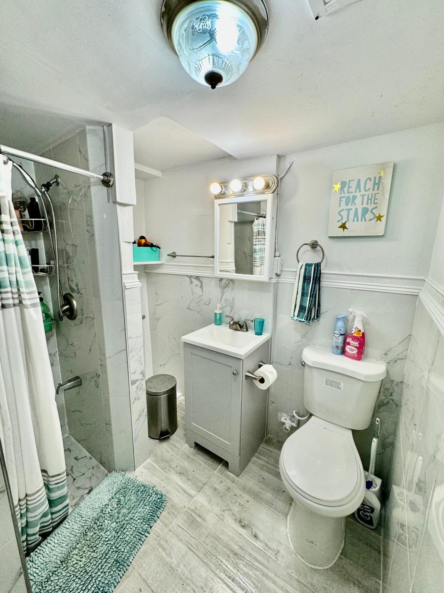 Private Tiny Room On The 1St Floor With Shared Bathroom Near Airport And Downtown Seattte Сиатъл Екстериор снимка